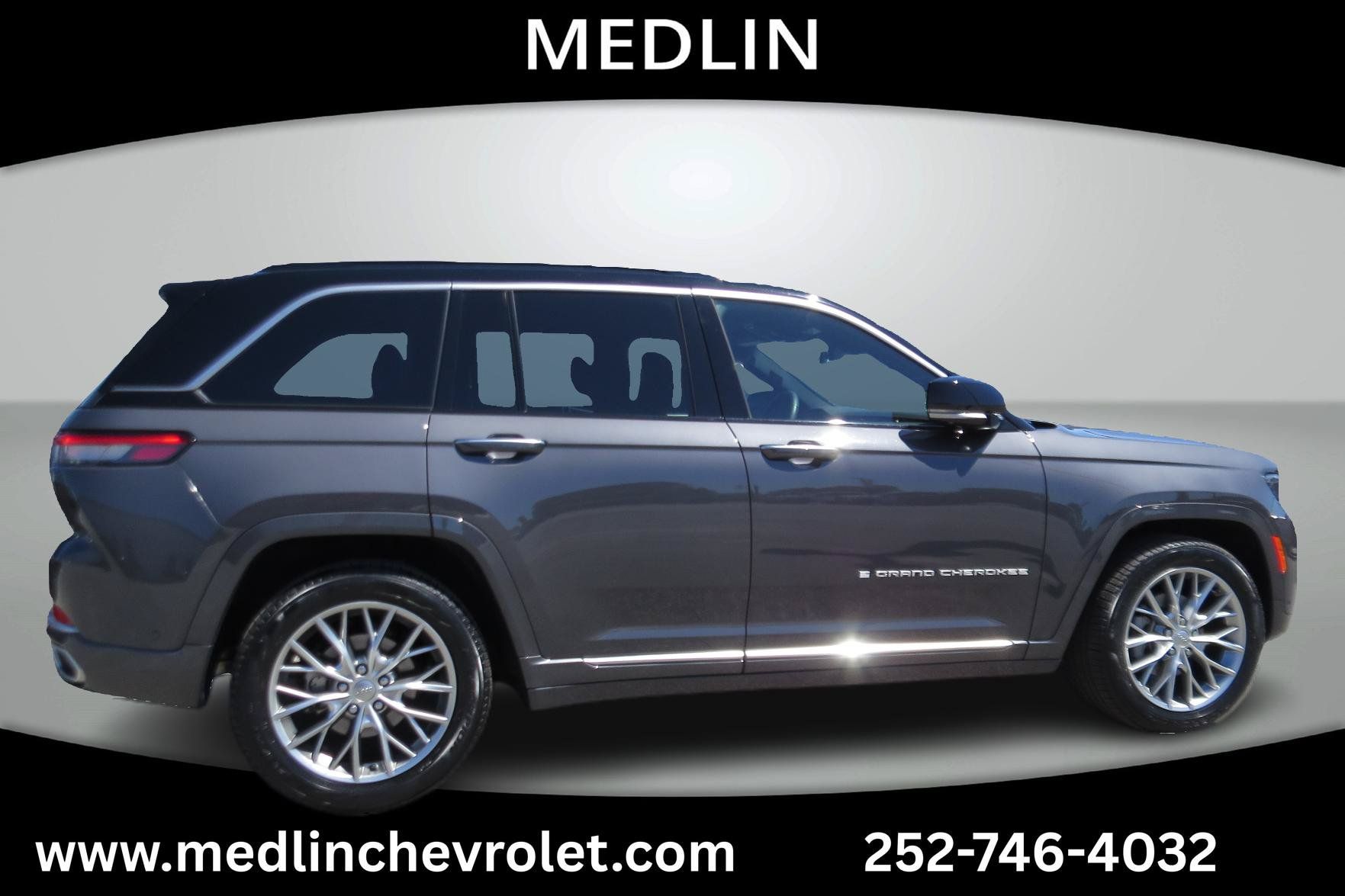 Used 2025 Jeep Grand Cherokee Summit AWD/4WD image 10