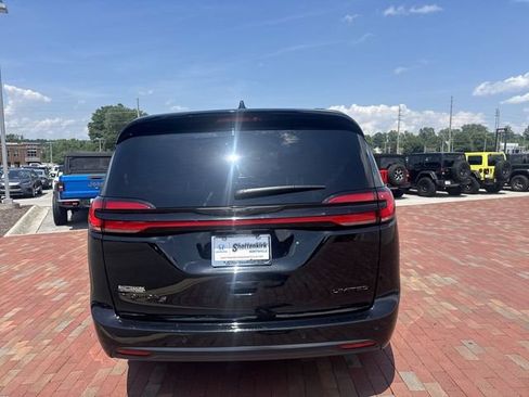 Used 2025 Chrysler Pacifica Limited FWD image 35