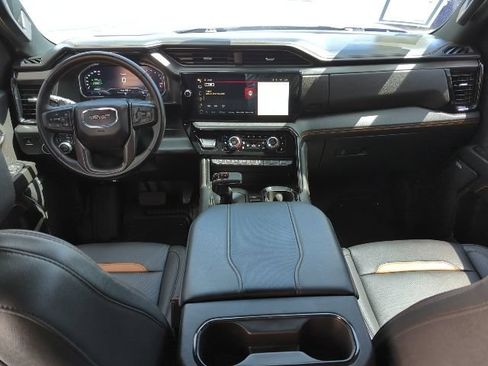 Used 2024 GMC Sierra 1500 AT4 w/ Technology Package AWD/4WD image 7