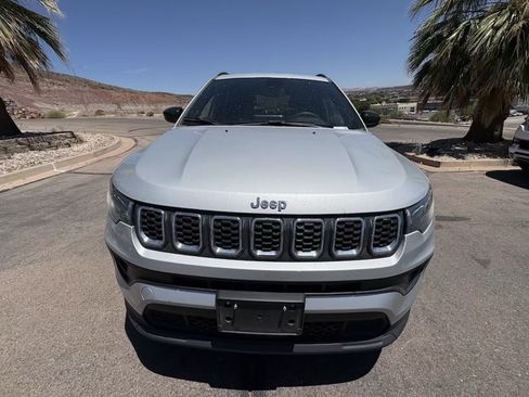 Used 2024 Jeep Compass Latitude AWD/4WD image 8