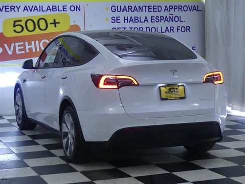 Used 2021 Tesla Model Y Long Range image 3