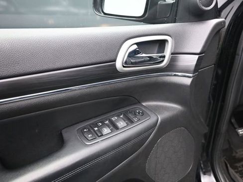 Used 2020 Jeep Grand Cherokee Limited AWD/4WD image 13