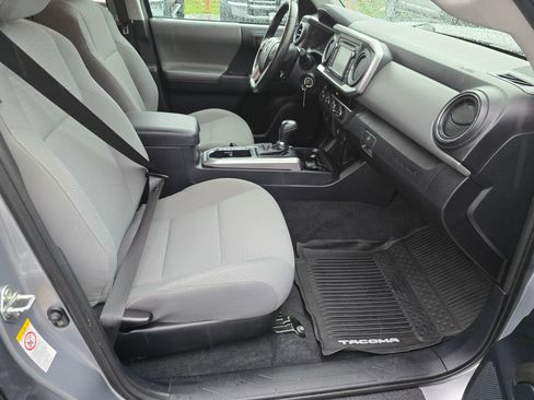 Used 2017 Toyota Tacoma SR5 image 29