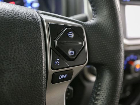 Used 2017 Toyota 4Runner SR5 AWD/4WD image 33