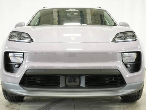 Certified 2025 Porsche Macan Electric RWD image 11