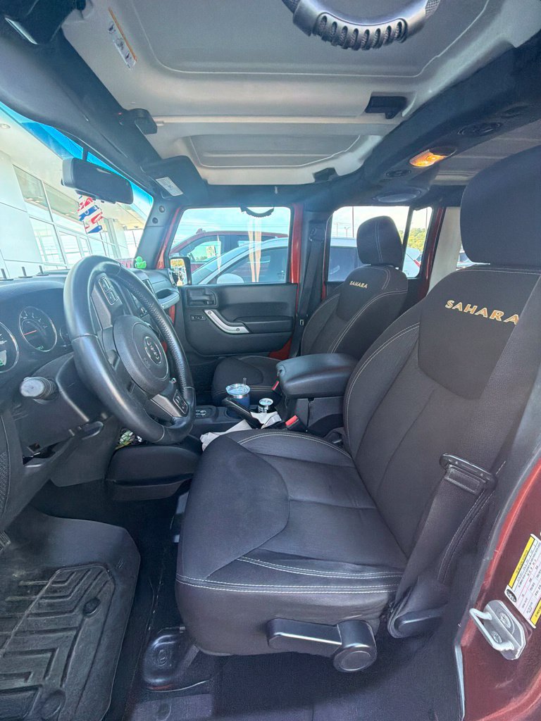 Used 2014 Jeep Wrangler Unlimited Sahara w/ Connectivity Group AWD/4WD image 5