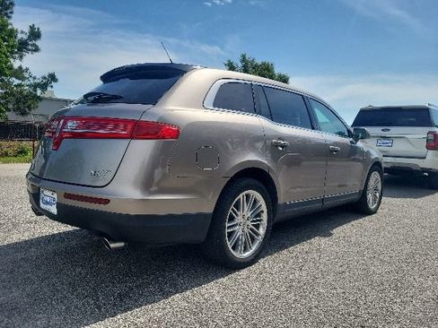 Used 2018 Lincoln MKT AWD w/ Technology Package image 2