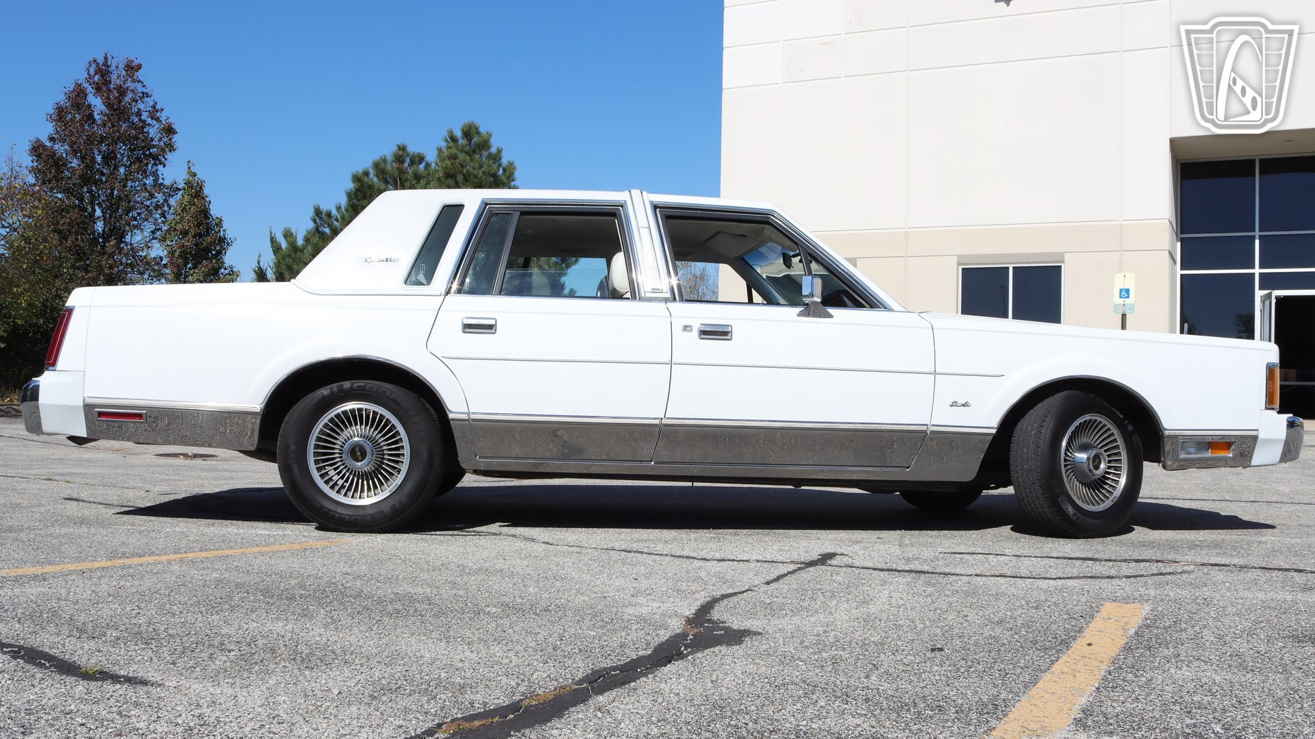 Used 1989 Lincoln Town Car Signature RWD image 26