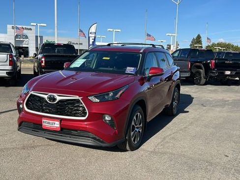 Used 2024 Toyota Highlander XLE image 8