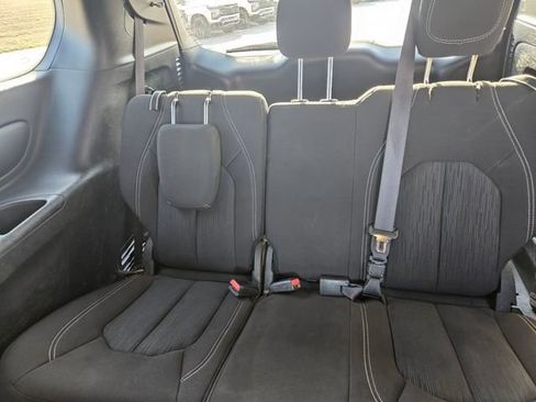 Used 2022 Chrysler Pacifica Touring image 26