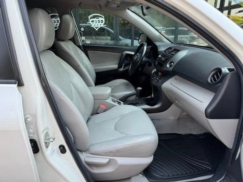 Used 2011 Toyota RAV4 Limited AWD/4WD image 22