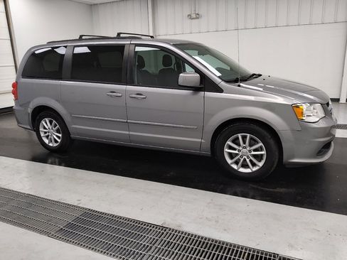 Used 2016 Dodge Grand Caravan SXT w/ Rear Park Assist Package FWD image 11