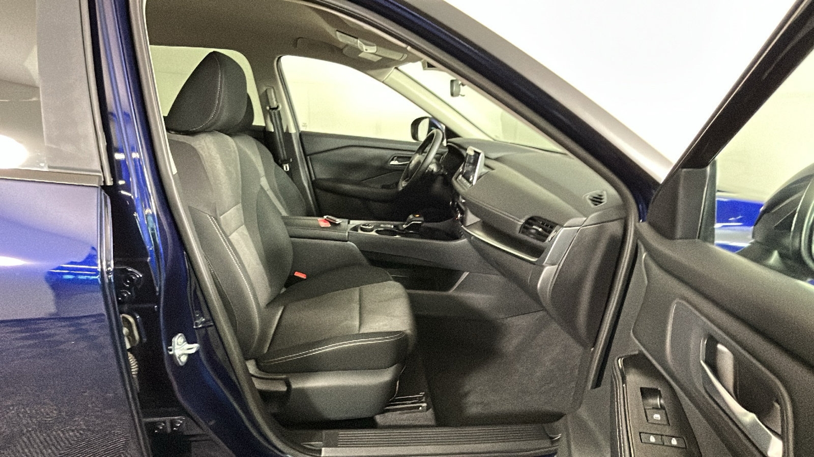 Certified 2026 Nissan Rogue SV AWD/4WD image 38