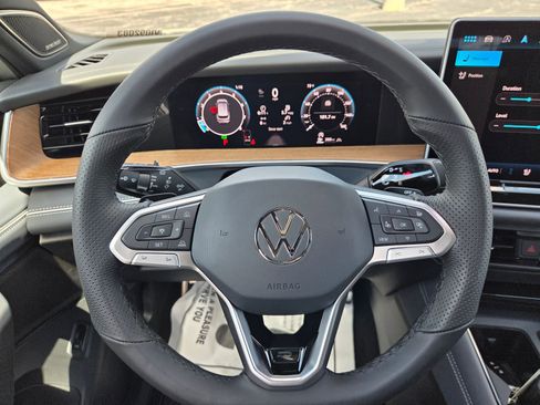 New 2026 Volkswagen Tiguan SEL R-Line AWD/4WD image 25