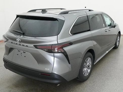 New 2026 Toyota Sienna XLE FWD image 9