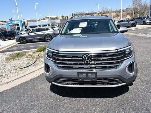 New 2025 Volkswagen Atlas SE image 2