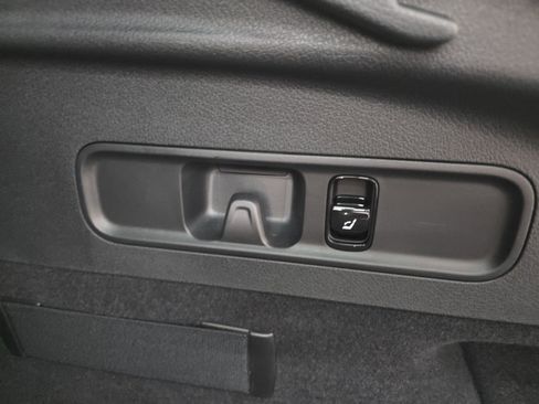 Used 2024 Mercedes-Benz GLC 300 4MATIC image 16