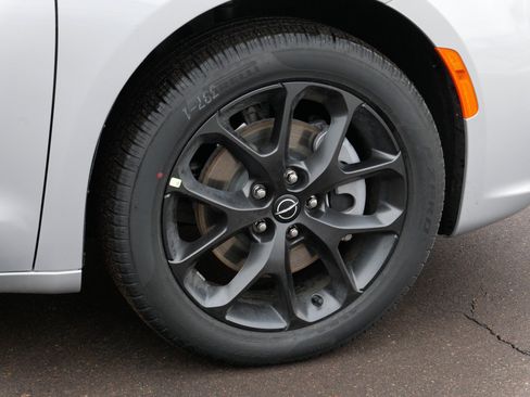 New 2026 Chrysler Pacifica Limited w/ S Appearance Package image 9