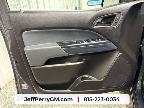 Used 2017 Chevrolet Colorado Z71 AWD/4WD image 12