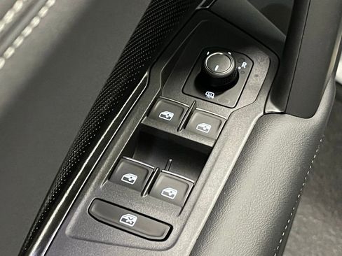 New 2026 Volkswagen Tiguan SE AWD/4WD image 17