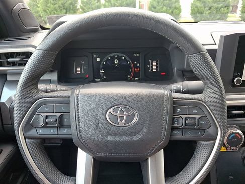 Certified 2024 Toyota Tacoma SR5 AWD/4WD image 18