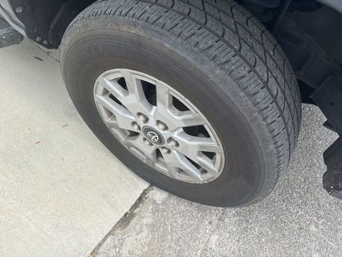 Used 2024 Toyota Tacoma SR image 5