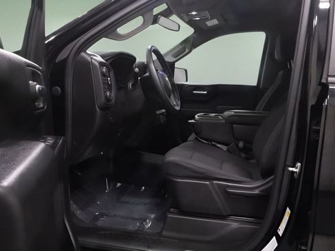 Used 2020 Chevrolet Silverado 1500 Custom w/ Custom Value Package AWD/4WD image 9