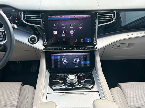 Used 2022 Jeep Grand Wagoneer Series I w/ Flexible Seating Group image 20