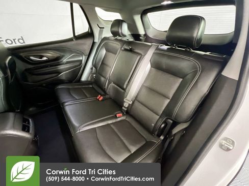 Used 2023 GMC Terrain SLT image 27