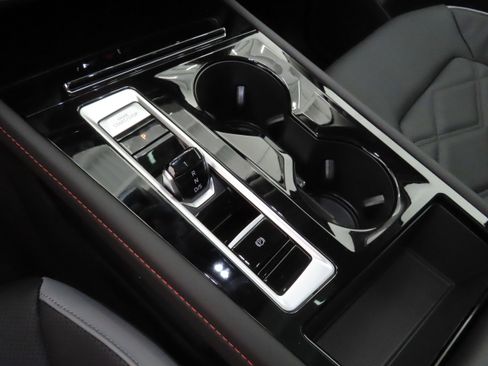 New 2025 Volkswagen Atlas Peak Edition SE image 17