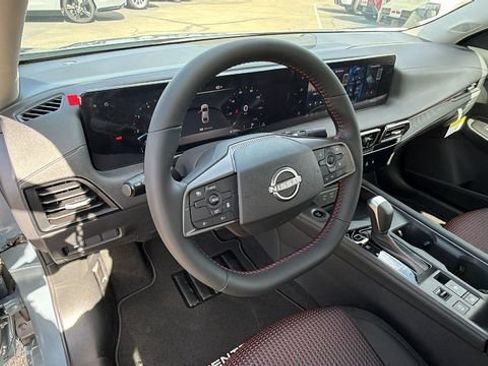 New 2026 Nissan Sentra SR FWD image 31