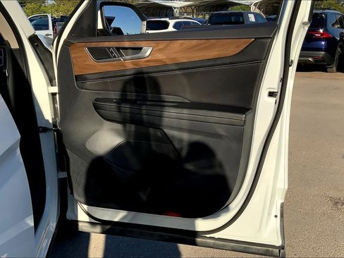 Certified 2024 Volkswagen Atlas SE image 39