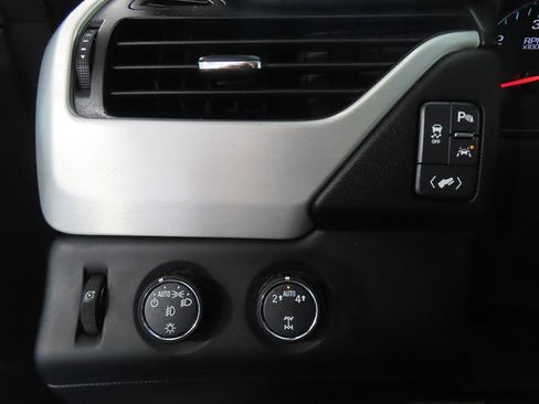 Used 2017 GMC Yukon SLT AWD/4WD image 13