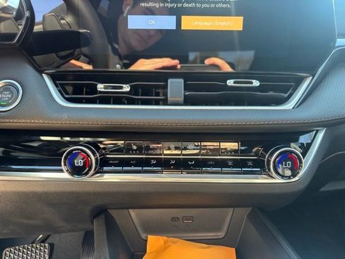 New 2026 Chevrolet Equinox LT w/ Convenience Package II FWD image 19