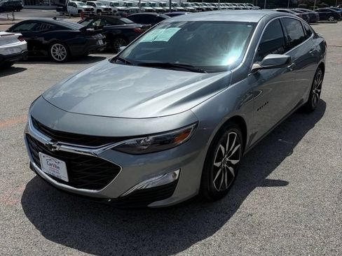 Used 2025 Chevrolet Malibu RS FWD image 3