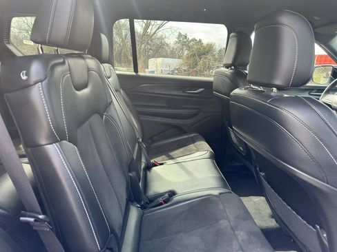 Used 2023 Jeep Grand Cherokee L Altitude image 11