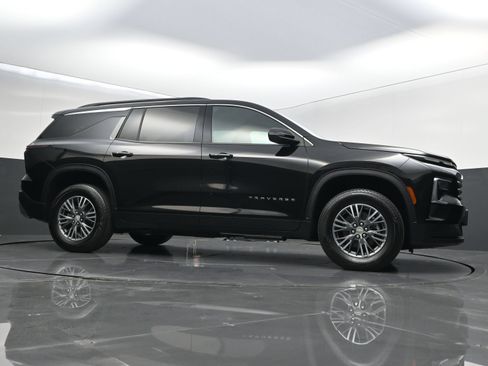 Used 2025 Chevrolet Traverse LT FWD image 45