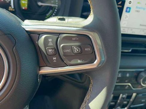 Used 2024 Jeep Wrangler Unlimited Sahara AWD/4WD image 22