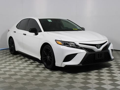 Used 2019 Toyota Camry SE FWD image 19