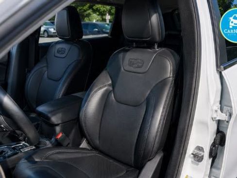 Used 2019 Jeep Cherokee Overland w/ Technology Group AWD/4WD image 8