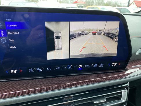 Used 2025 Chevrolet Traverse RS image 14