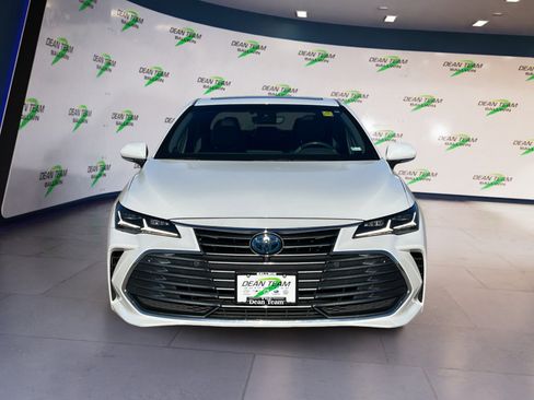 Used 2020 Toyota Avalon Limited image 2
