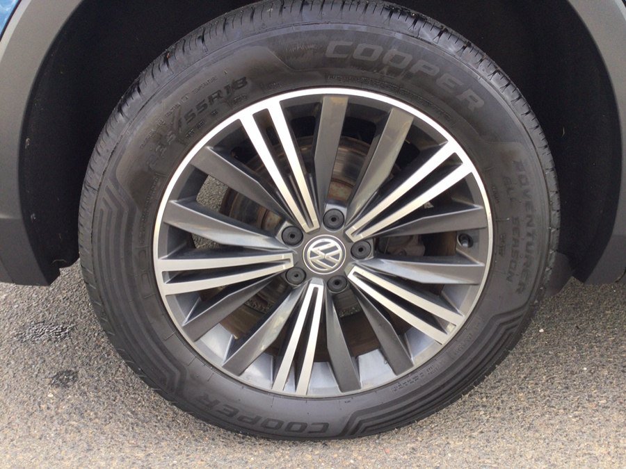Used 2018 Volkswagen Tiguan SEL AWD/4WD image 47