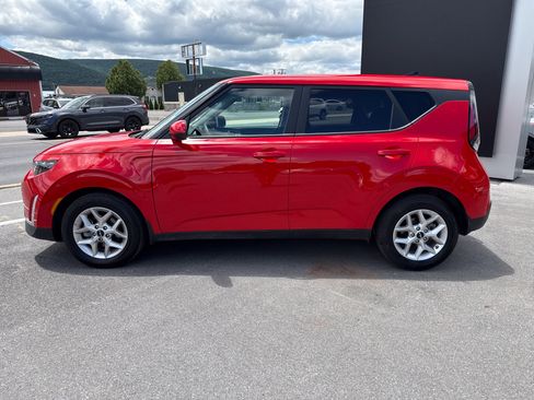 Certified 2025 Kia Soul LX w/ LX Technology Package FWD image 7