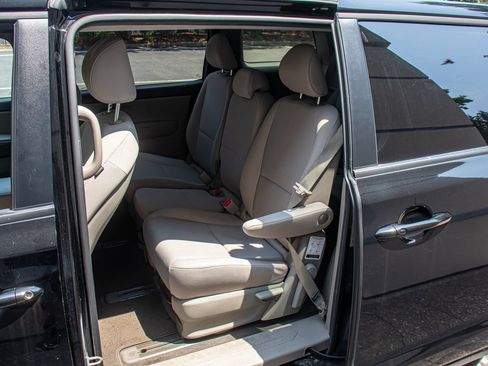 Used 2020 Kia Sedona LX FWD image 14