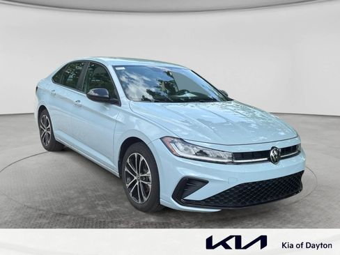 Used 2025 Volkswagen Jetta Sport FWD image 3