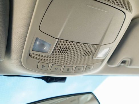 Used 2018 Ford Fusion SE w/ Fusion SE Technology Package image 16