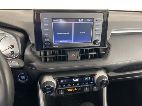 Used 2020 Toyota RAV4 XLE image 9