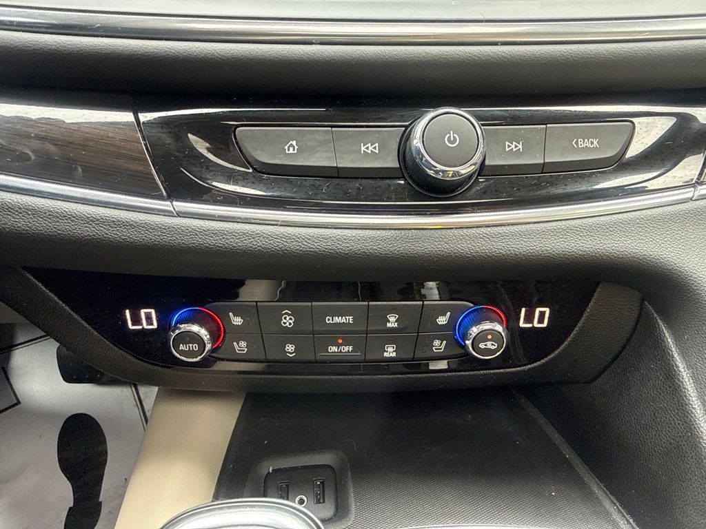 Used 2018 Buick Enclave Premium w/ Experience Buick Package AWD/4WD image 24