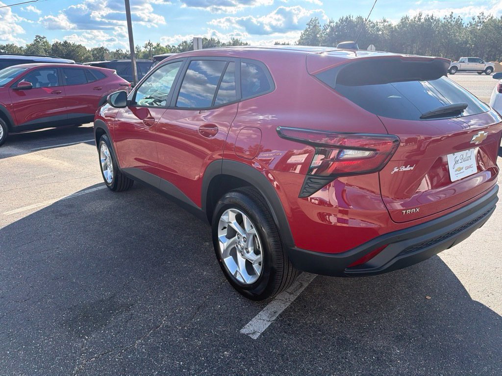 New 2026 Chevrolet Trax LS w/ LS Convenience Package FWD image 3